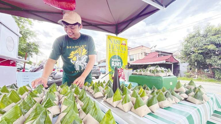 Food vendors are struggling to maintain affordable prices for customers as the cost of nearly all ingredients used, including coconut milk, continues to increase. – Amirul Syafiq/theSun