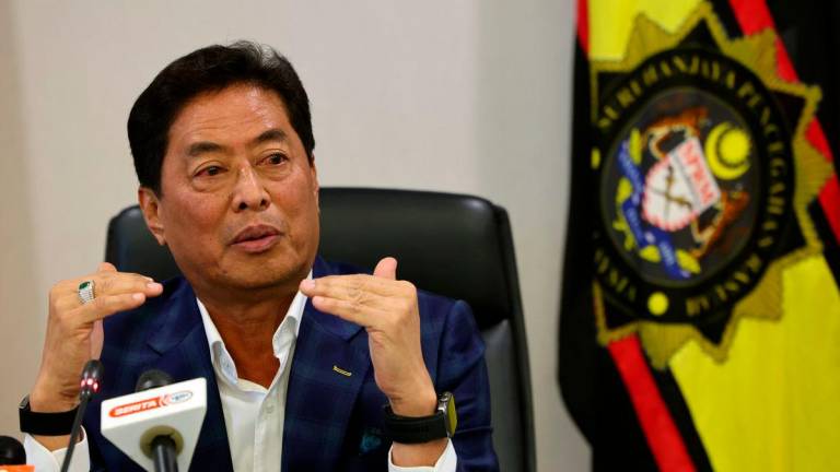 Ketua Pesuruhjaya Suruhanjaya Pencegahan Rasuah Malaysia (SPRM) Tan Sri Azam Baki ketika Sesi Wawancara bersama pengamal media sempena Ulang Tahun SPRM Ke-58 di pejabatnya semalam- BERNAMA