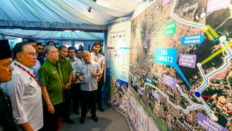 Anwar, accompanied by Fadillah, at the opening of the Langat 2 Water Treatment Plant in Hulu Langat yesterday. – ADAM AMIR HAMZAH/THESUN