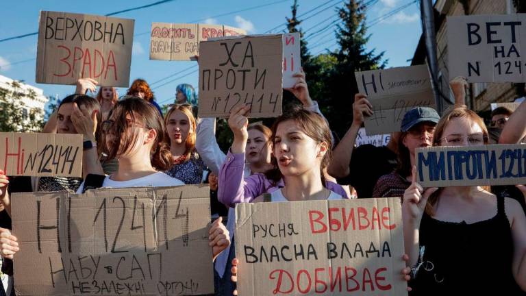 Ukrainians protest in the first wartime rally against a newly passed law, which curbs independence of anti-corruption institutions, amid Russia’s attack on Ukraine, in Kharkiv, Ukraine July 23, 2025. REUTERS/Sofiia Gatilova