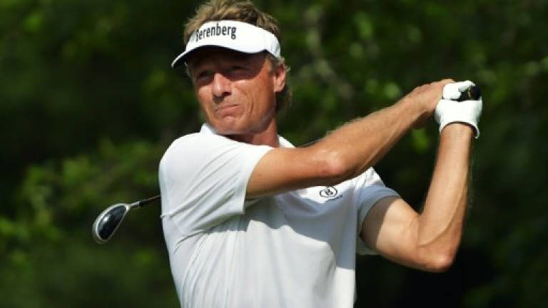 Langer four clear in pursuit of record 10th senior major