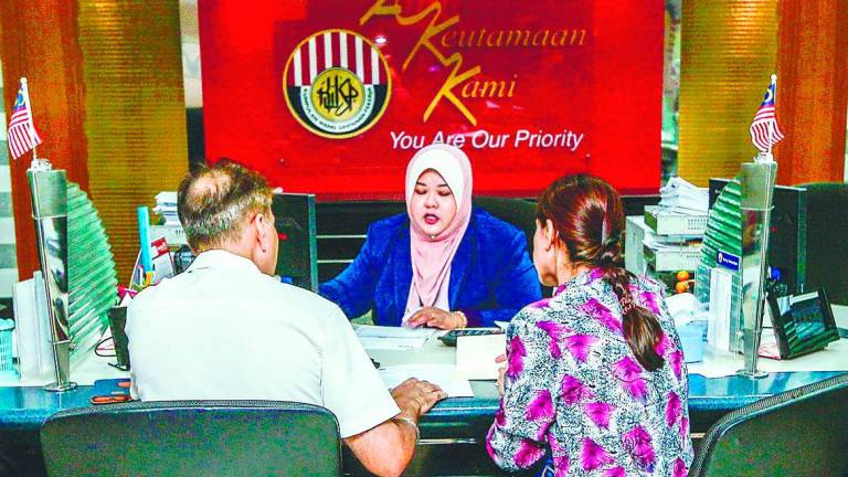 Most senior citizens lack pensions or EPF savings, especially those who have spent their lives in informal or gig work. – SUNPIC