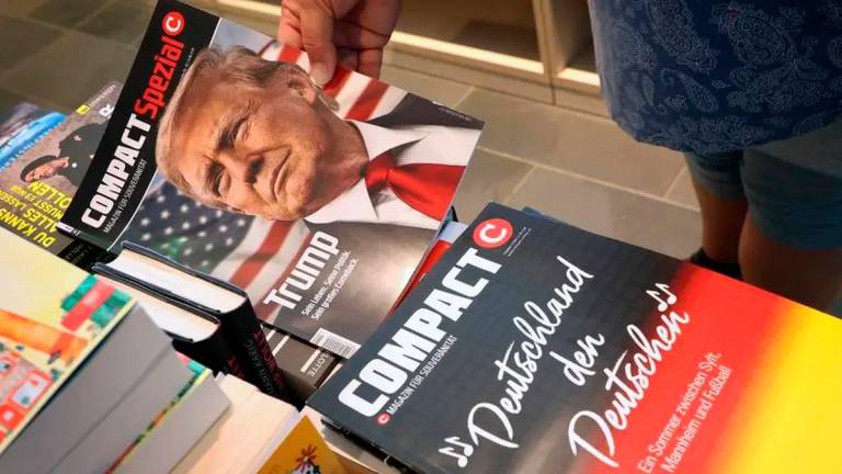 Copies of the far-right Compact magazine in a shop in Kempten, Bavaria. Photo: picture alliance/dpa | Karl-Josef Hildenbrand via The Local Germany