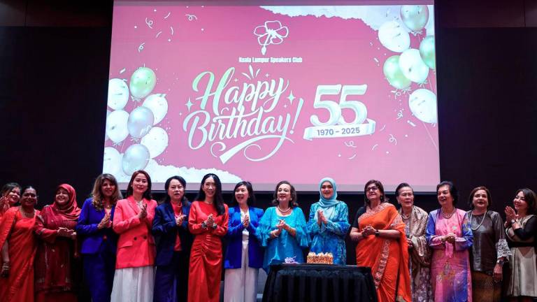 National songstress Datuk Seri Siti Nurhaliza Tarudin and President of The Kuala Lumpur Speakers Club, Tunku Dara Tunku Tan Sri Naquiah Tuanku Ja’afar, celebrate the 55th anniversary of The Kuala Lumpur Speakers Club during the Graduation Ceremony of the Class of 2025 at The Kuala Lumpur Speakers Club here today. - BERNAMA