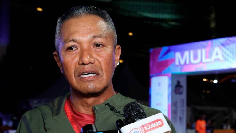 Timbalan Panglima Tentera Darat Leftenan Jeneral Datuk Tengku Muhammad Fauzi Tengku Ibrahim. - BERNAMA