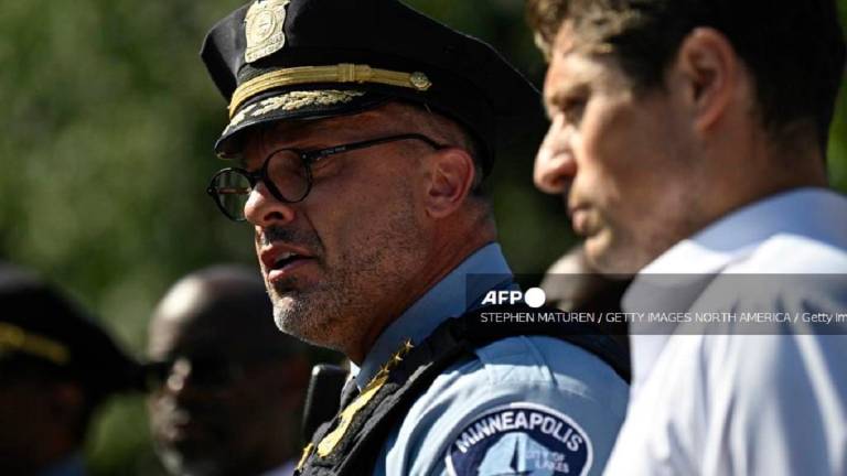 Minneapolis Police Chief Brian O’Hara (L) speaks as Mayor Jacob Frey looks on during a press conference following a mass shooting at Annunciation Catholic Church on August 27, 2025 in Minneapolis, Minnesota. - Stephen Maturen / GETTY IMAGES NORTH AMERICA / Getty Images via AFP