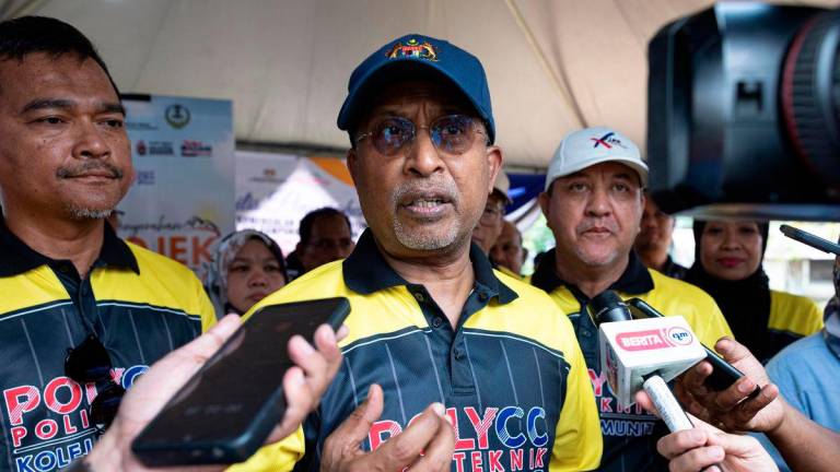 Higher Education Minister Datuk Seri Dr Zambry Abdul Kadir spoke to the media after officiating the MADANI POLYCC Project Handover Ceremony in Kampung Batu 8, Bendang Siam today. – BERNAMA