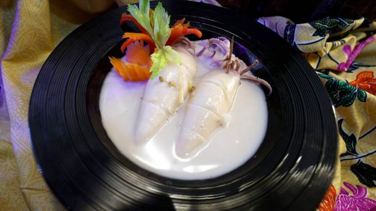 Ketupat sotong: Juadah warisan elak pembaziran hasil laut