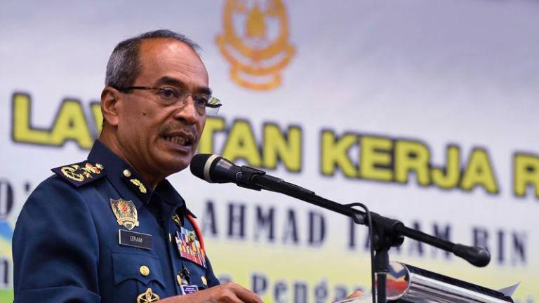 Timbalan Ketua Pengarah (Operasi) JBPM Datuk Ahmad Izram Osman - fotoBERNAMA