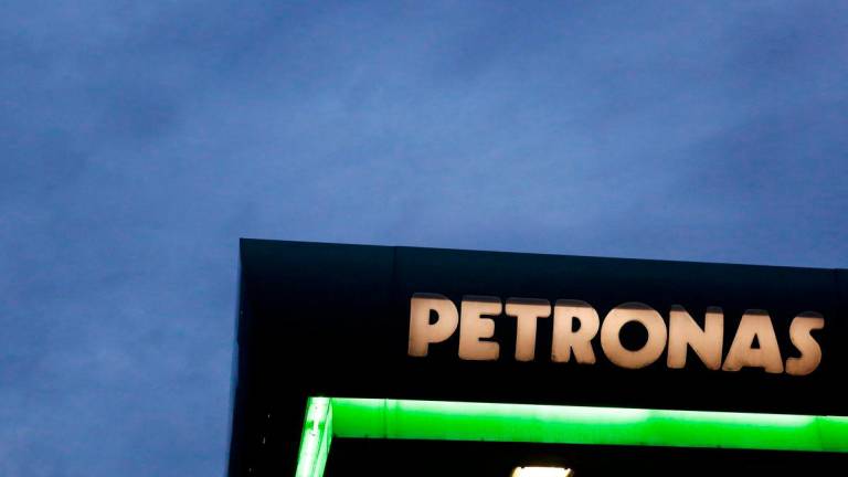 FILEpix:A logo of a Petronas fuel station is seen against a darkening sky in Kuala Lumpur, Malaysia February 10, 2016. REUTERS