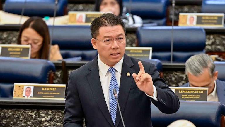 Nga stressing a point in the Dewan Rakyat yesterday. – BERNAMAPIC