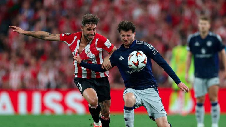 Football - Europa League - Semi Final - First Leg - Athletic Bilbao v Manchester United - San Mames, Bilbao, Spain - May 1, 2025Athletic Bilbao's Yeray Alvarez in action with Manchester United's Mason Mount. Action Images via REUTERSPIX