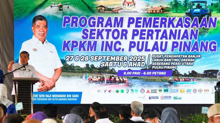 Minister of Agriculture and Food Security, Datuk Seri Mohamad Sabu, delivers a speech at the Agricultural Sector Empowerment Programme by the Ministry of Agriculture and Food Security at the Kampung Labuh Banting Flood Resettlement Centre today. – BERNAMA