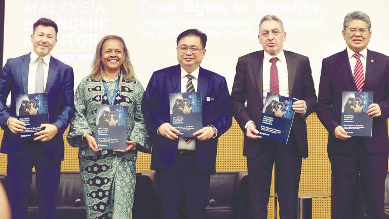 From left: World Bank senior public sector specialist, institutions, Dr Marco Larizza, country manager for Malaysia Judith Green, Digital Ministry secretary-general Fabian Bigar, Mustafaoglu and Bank Negara Malaysia deputy governor Datuk Marzunisham Omar presenting the latest World Bank Malaysia Economic Monitor Report. – Bernamapic