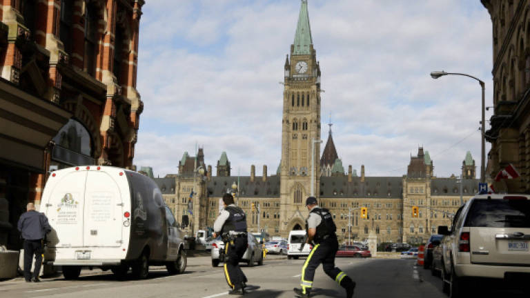 Soldier shot, gunman enters Canadian parliament