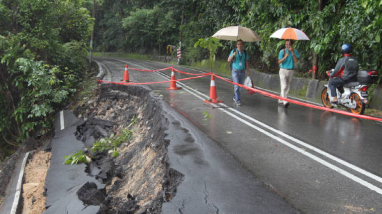 Teluk Bahang-Batu Ferringhi road closed due to landslide, road collapse