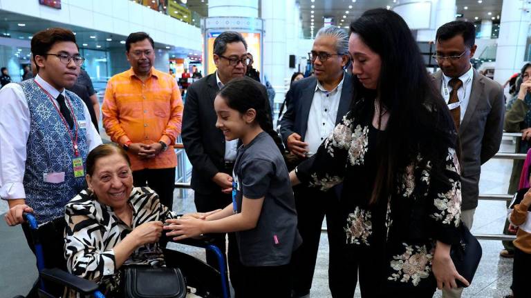 Seramai 24 individu termasuk 17 rakyat Malaysia yang dibawa keluar dari Iran susulan konflik yang semakin meruncing di negara itu, selamat tiba di tanah air sebentar tadi -BERNAMA
