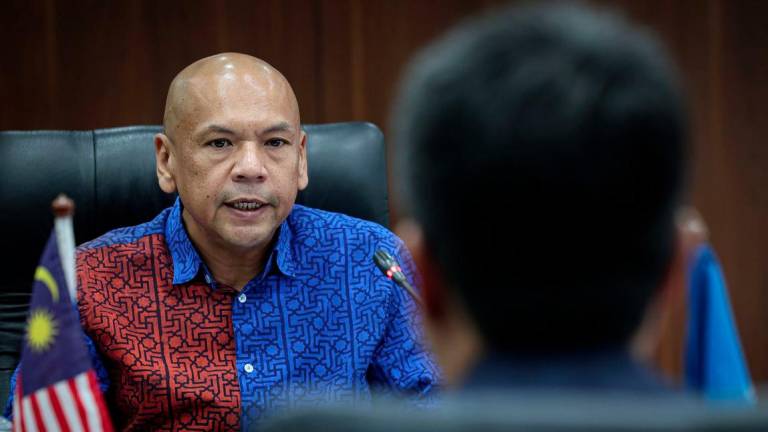 Menteri Perdagangan Dalam Negeri dan Kos Sara Hidup, Datuk Armizan Mohd Ali ketika mengadakan pertemuan bersama Ketua Pengarah Pertubuhan Harta Intelek Sedunia (WIPO), Daren Tang pada majlis menandatangani memorandum persefahaman di antara Perbadanan Harta Intelek Malaysia (MyIPO) dan WIPO di Menara MyIPO hari ini. - fotoBERNAMA