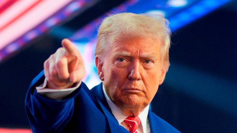 FILE PHOTO: U.S. President-elect Donald Trump gestures at Turning Point USA’s AmericaFest in Phoenix, Arizona, U.S., December 22, 2024. REUTERS/Cheney Orr/File Photo To match Special Report USA-MEXICO/CIA