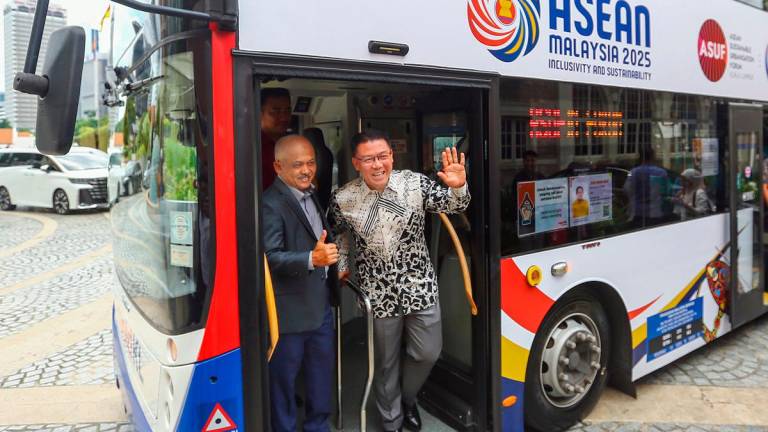 Nga launching the Asean logo on a Prasarana Rapid Bus during the pre-launch of the Asean urban forums in Kuala Lumpur yesterday. Also present was the ministry’s secretary-general, Datuk M. Noor Azman Taib. – ADAM AMIR HAMZAH/THESUN