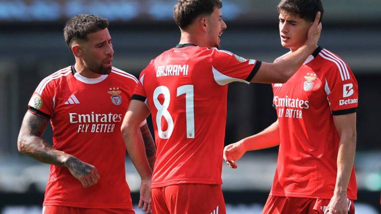 Benfica beat Bayern to top group C