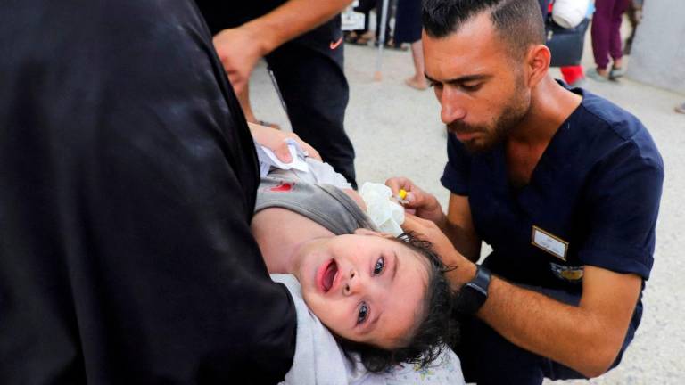 A wounded Palestinian child receives treatment at Al-Shifa Hospital after being injured in an Israeli strike, amid an Israeli military operation, according to medics, in Gaza City, September 29, 2025. REUTERS/Ebrahim Hajjaj TPX IMAGES OF THE DAY