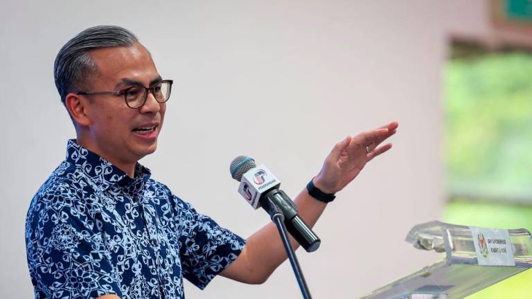Menteri Komunikasi yang juga Ahli Parlimen Lembah Pantai Datuk Fahmi Fadzil berucap merasmikan Program Nadi Aspirasi Nasional Bersama Anak Muda (NANBA) di IWK Eco Park @ Pantai Dalam, hari ini. - fotoBERNAMA
