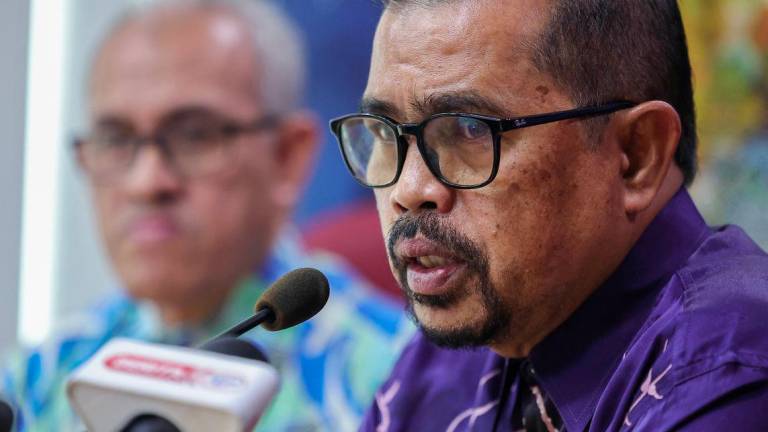 Presiden Kongres Kesatuan Pekerja-Pekerja Di Dalam Perkhidmatan Awam (CUEPACS) Datuk Adnan Mat - fotoBERNAMA