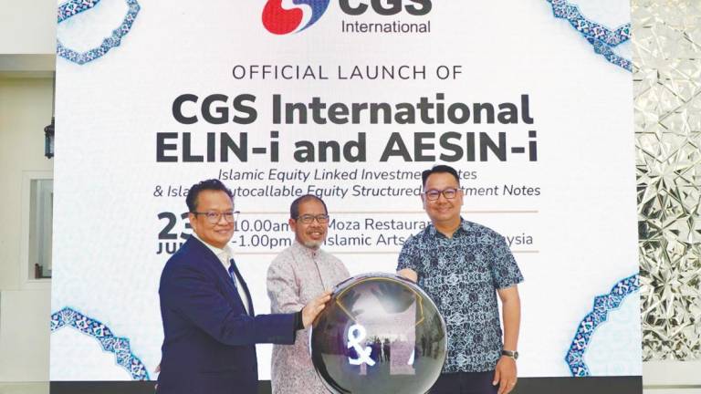 From left: CGS International group head of syariah services Rushdan Nadzir, Lembaga Tabung Haji board member Datuk Nik Mohd Hasyudeen Yusoff and CGS Malaysia deputy CEO Arief Baki at the launh of the Islamic equity-linked structured investment products.