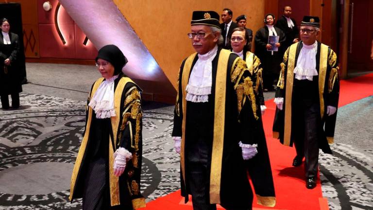 Ketua Hakim Negara Tun Tengku Maimun Tuan Mat (kiri), Presiden Mahkamah Rayuan Tan Sri Abang Iskandar Abang Hashim (dua, kiri), Hakim Besar Sabah dan Sarawak Tan Sri Abdul Rahman Sebli (kanan) dan Hakim Besar Malaya Datuk Seri Hasnah Mohammed Hashim (dua, kanan)- BERNAMA