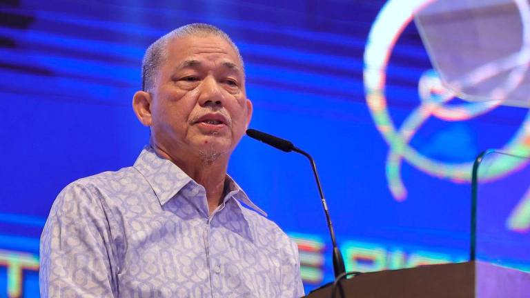 Timbalan Perdana Menteri Datuk Seri Fadillah Yusof berucap pada Majlis Makan Malam sempena Hari Wartawan Nasional (HAWANA) 2025 dan Persidangan Media Sarawak (SMeC) 2025, hari ini-BERNAMA
