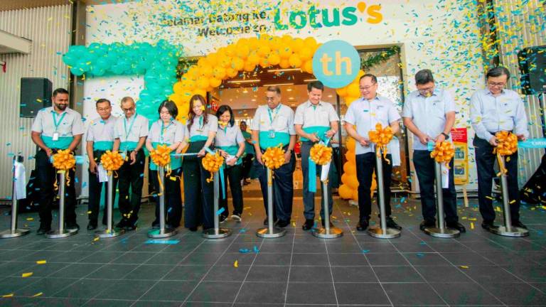 VIPs during the ribbon-cutting ceremony to commemorate the opening of Lotus’s Rimbayu.