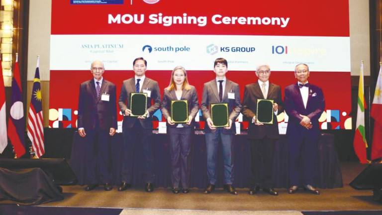 (From left) Mohamed Jawhar, Ramlie, Ladaporn, Lee, Lim and Sok Siphana.
