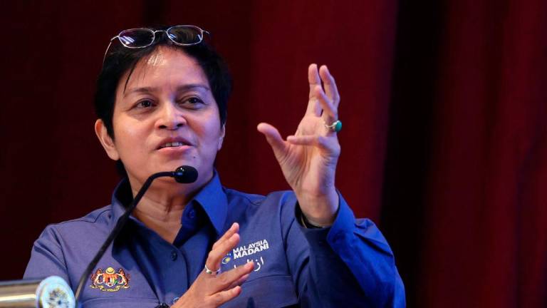 Menteri di Jabatan Perdana Menteri (Undang-Undang Dan Reformasi Institusi) Datuk Seri Azalina Othman Said ketika berucap pada Majlis Perhimpunan Bulanan dan Majlis Peluncuran Akademi Perundangan Negara di Auditorium, Akademi Perundangan Negara hari ini. fotoBERNAMA