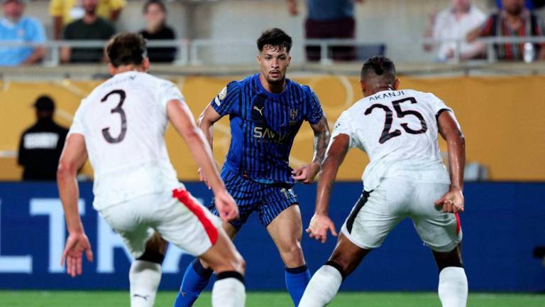 Football - FIFA Club World Cup - Round of 16 - Manchester City v Al Hilal - Camping World Stadium, Orlando, Florida, U.S. - June 30, 2025Al Hilal's Marcos Leonardo in action with Manchester City's Ruben Dias and Manuel Akanji - REUTERSPIX