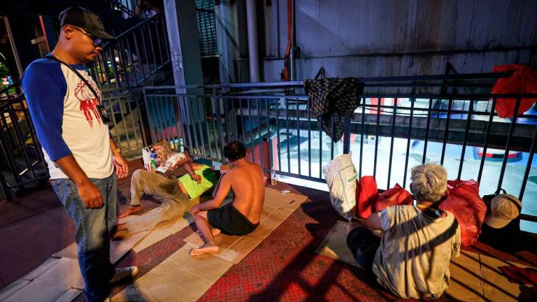 Social Welfare Department (JKM) personnel detain several homeless individuals during the KL Strike Force Operation targeting vagrants and children around the capital city late last night. – BERNAMA