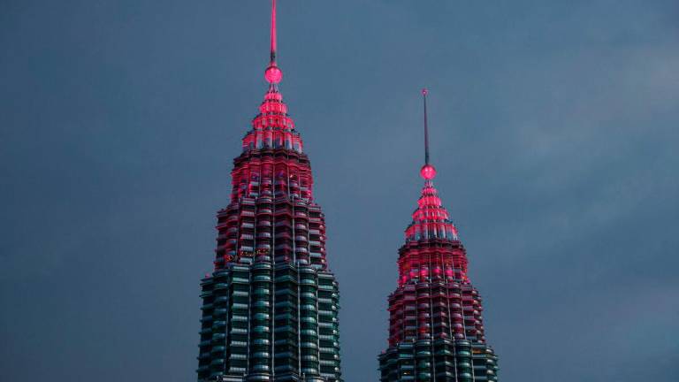 Gambara Hiasan sahaja: Petronas Twin Tower-REUTERS