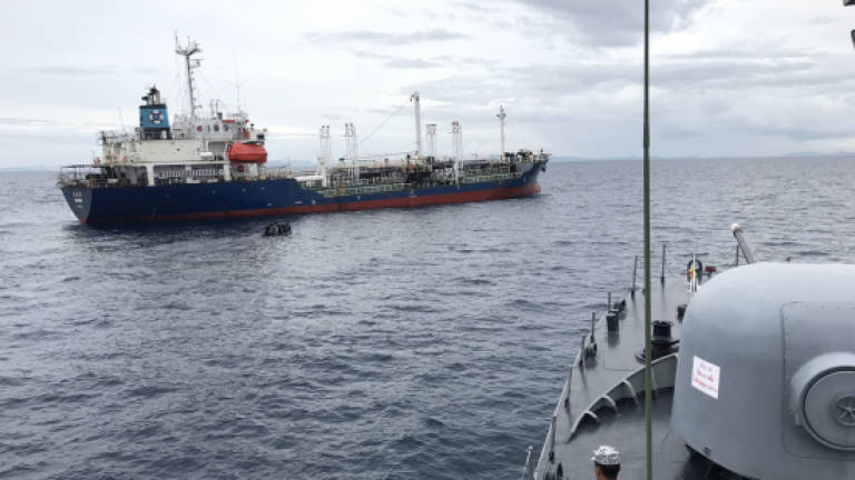 Pirates escape with tanker ship's diesel oil in Malaysian waters