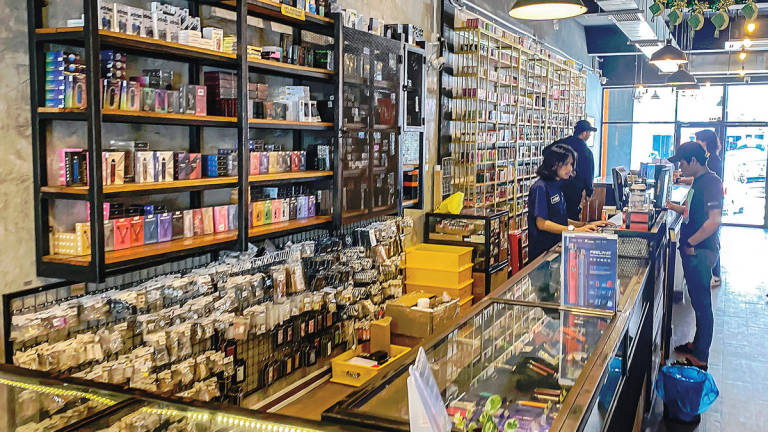 Subbarow said increasing use of vape among teenagers is a national crisis and warned that many are unknowingly being introduced to drug-laced vape liquids. – theSunpix