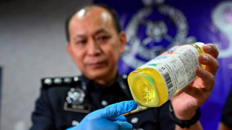 Dang Wangi Operations Intelligence Officer, ASP Wilson Ng Wee Ee, during a press conference at the Dang Wangi District Police Headquarters today. Police successfully dismantled a drug distribution syndicate involving 3,4-Methylenedioxymethamphetamine (MDMA), which is believed to have been mixed into herbal drinks, following a raid at an apartment on Jalan Yap Kwan Seng last Thursday. – BERNAMA