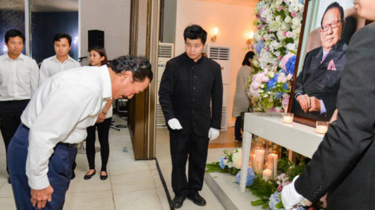 Najib, Rosmah, Vincent Tan pay last respects to Yeoh Tiong Lay