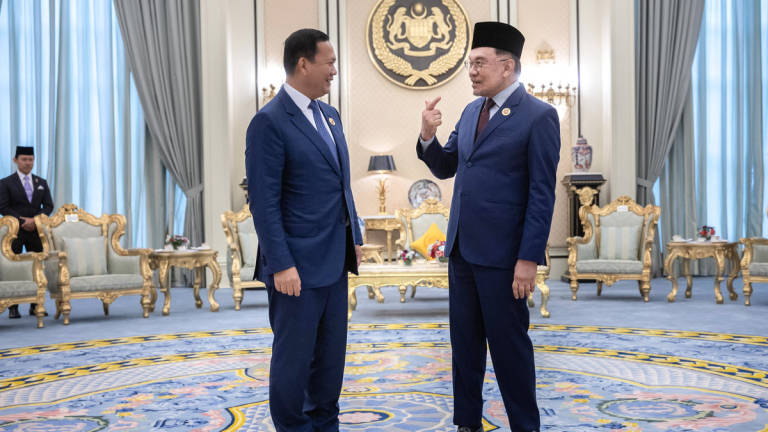 Prime Minister Datuk Seri Anwar Ibrahim (right) shares a brief exchange with Cambodian Prime Minister Hun Manet before the Royal Luncheon at Istana Negara, held in conjunction with the 46th ASEAN Summit and related meetings. - BERNAMA