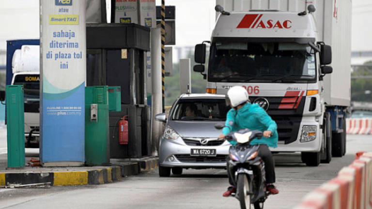 Second accident at unused Batu Tiga toll plaza claims two lives (Updated)
