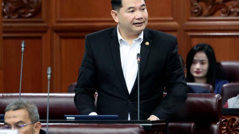 Menteri Ekonomi Rafizi Ramli pada Mesyuarat Ketiga Penggal Ketiga, Majlis Parlimen ke-15 Dewan Negara di Bangunan Parlimen hari ini. - fotoBERNAMA