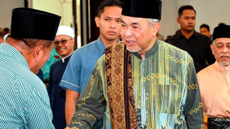 Timbalan Perdana Menteri Datuk Seri Ahmad Zahid Hamidi bersalaman dengan jemaah selepas menunaikan solat Jumaat di Masjid Terapung di sini, pada Mei 30.
