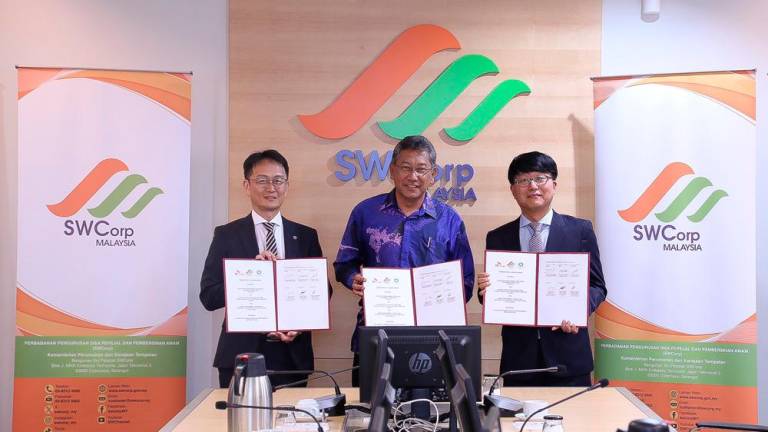 From left: K-Eco managing director An Sung Jung, SWCorp CEO Khalid Mohamed and Kim sealing the MoU.