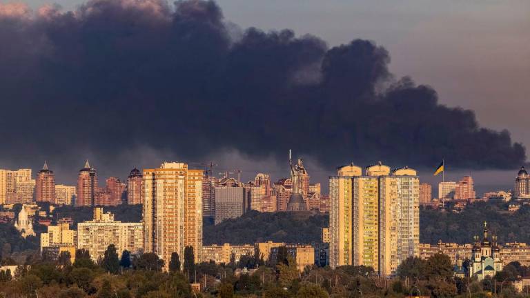 Smoke rises over the city after a Russian missile strike, amid Russia’s attack on Ukraine, in Kyiv, Ukraine September 7, 2025. REUTERS/Vladyslav Sodel