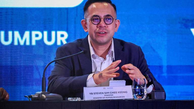Menteri Sumber Manusia, Steven Sim. - fotoBERNAMA