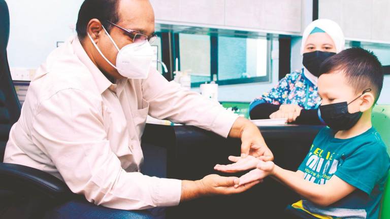 Thirunavukarasu recommended funding preventive screenings in private clinics and outsourcing health checks for civil servants, university entrants and national immunisation programmes to private GPs. – MASRY CHE ANI/THESUN