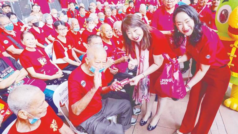 Nerine (right) with Lim (second from right) during the campaign at Berjaya Times Square, Kuala Lumpur yesterday. – ADIB RAWI YAHYA/THESUN